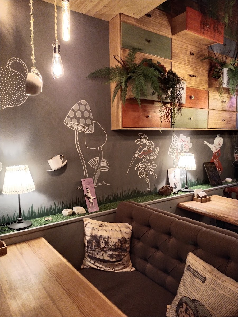 Alice In Wonderland / Алиса В Стране Чудес-4